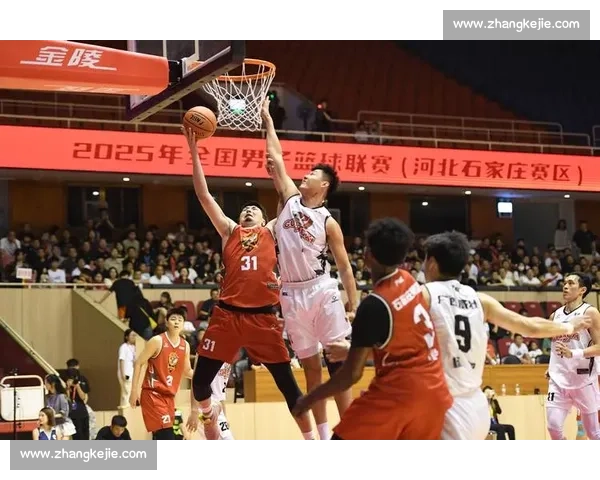 男篮蓝队迎战俄罗斯强敌检验新阵容冲击国际赛场表现提升竞技状态